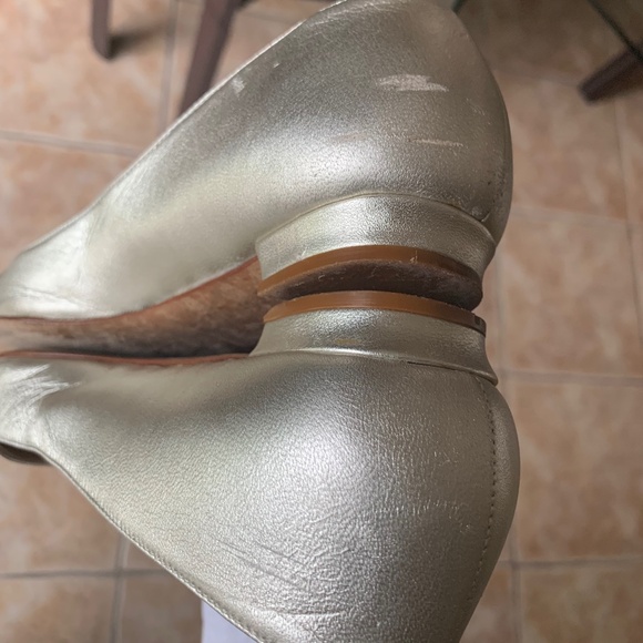 Manolo Blahnik Metallic Platinum Leather Flats - Picture 11 of 16